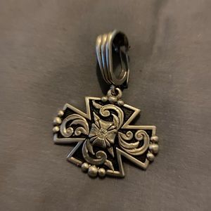 Sterling silver pendant with swarski stone in the middle.